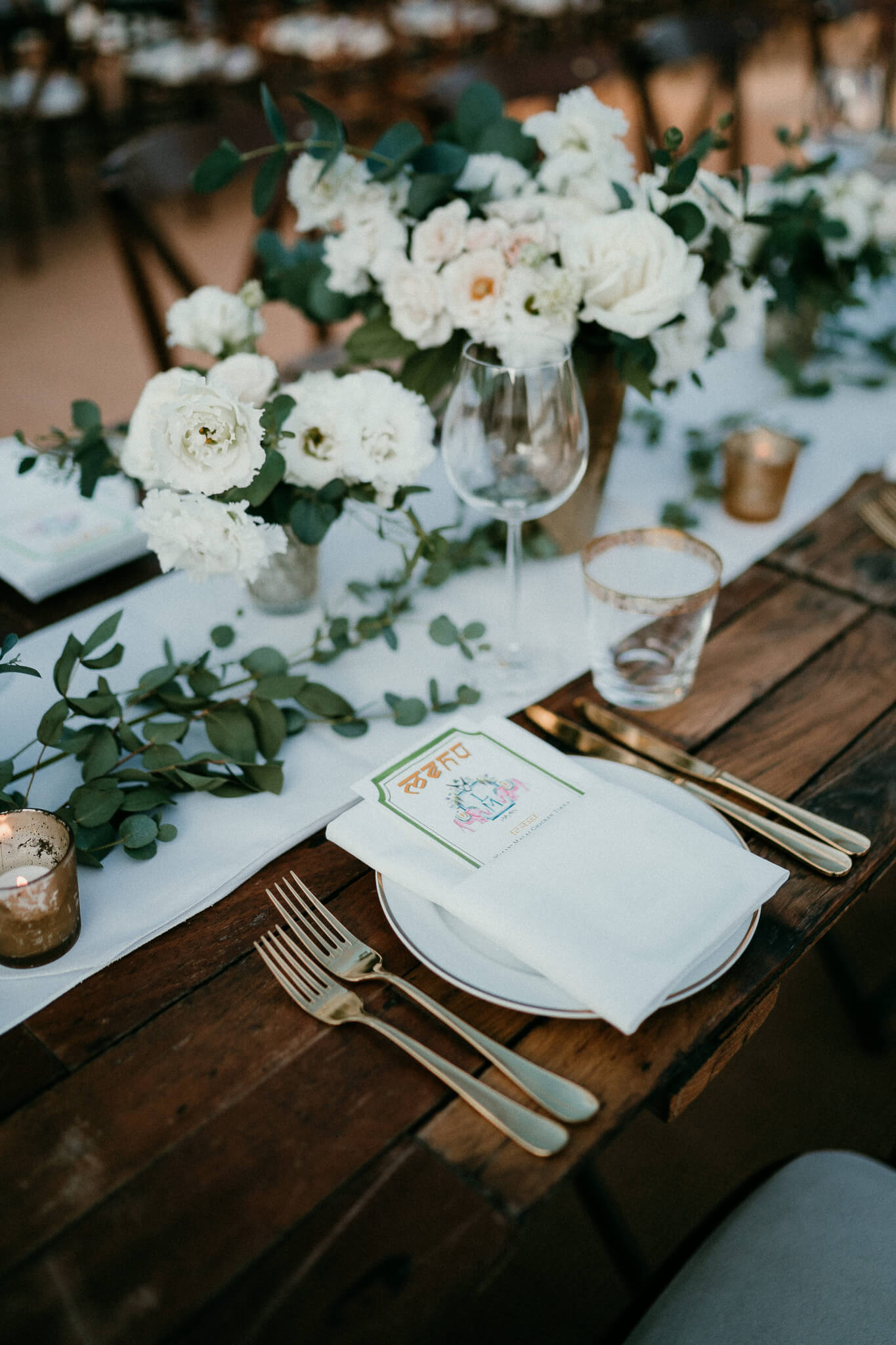 FEATURED WEDDING 2018 | Lindsay & Miten: Stunning Coral and Emerald ...